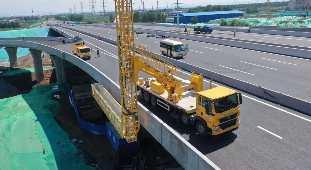 無(wú)人機(jī)助力 航拍大橋巡檢