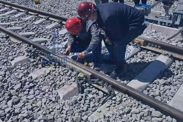 鋼軌拉伸應(yīng)力檢測